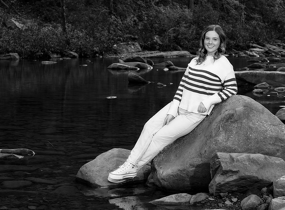 12_01_24_32 bw